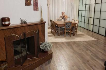 продается квартира с новым ремонтом 5-комнат