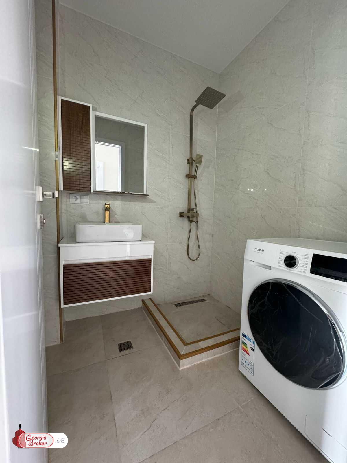 იყიდება ახალი გარემონტებული 2 ოთახიანი ბინა