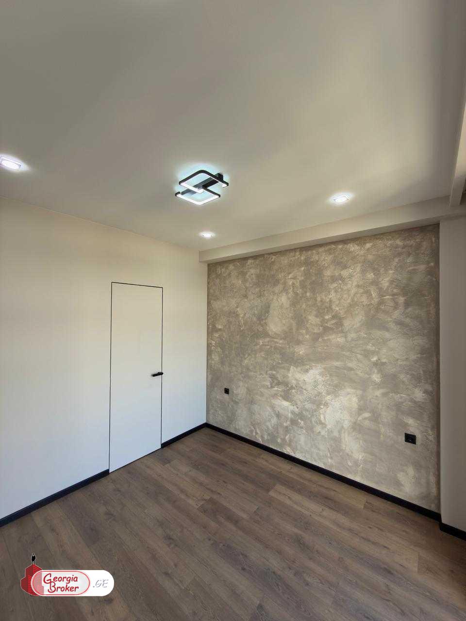 продается квартира с новым ремонтом 3-комнаты