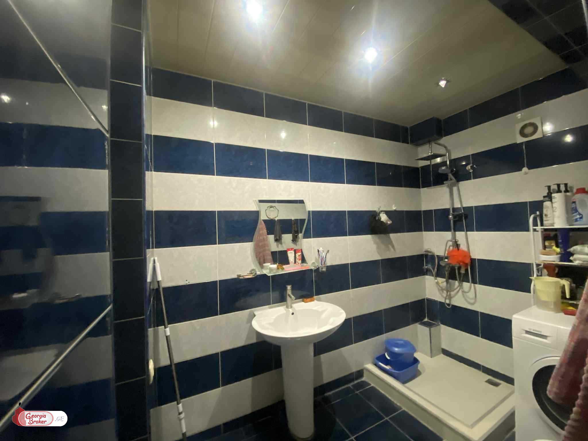 продается квартира с новым ремонтом 5-комнат