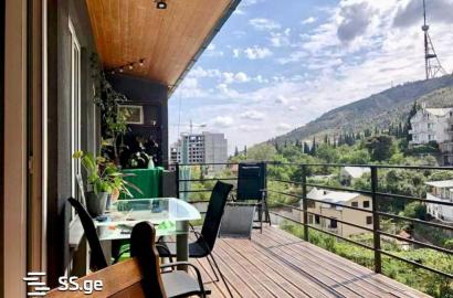 продается квартира с новым ремонтом 4-комнаты