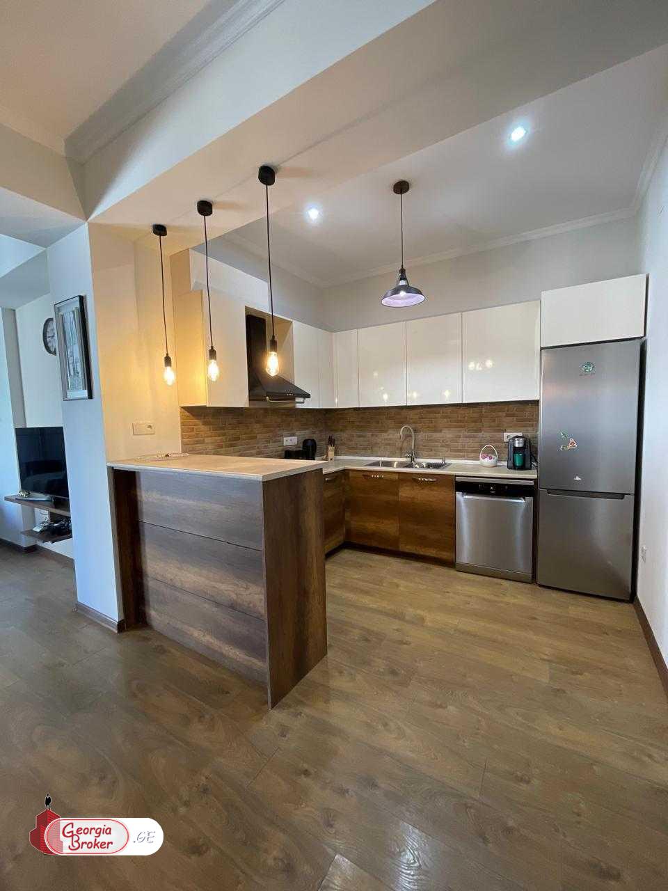 იყიდება ახალი გარემონტებული 3 ოთახიანი ბინა