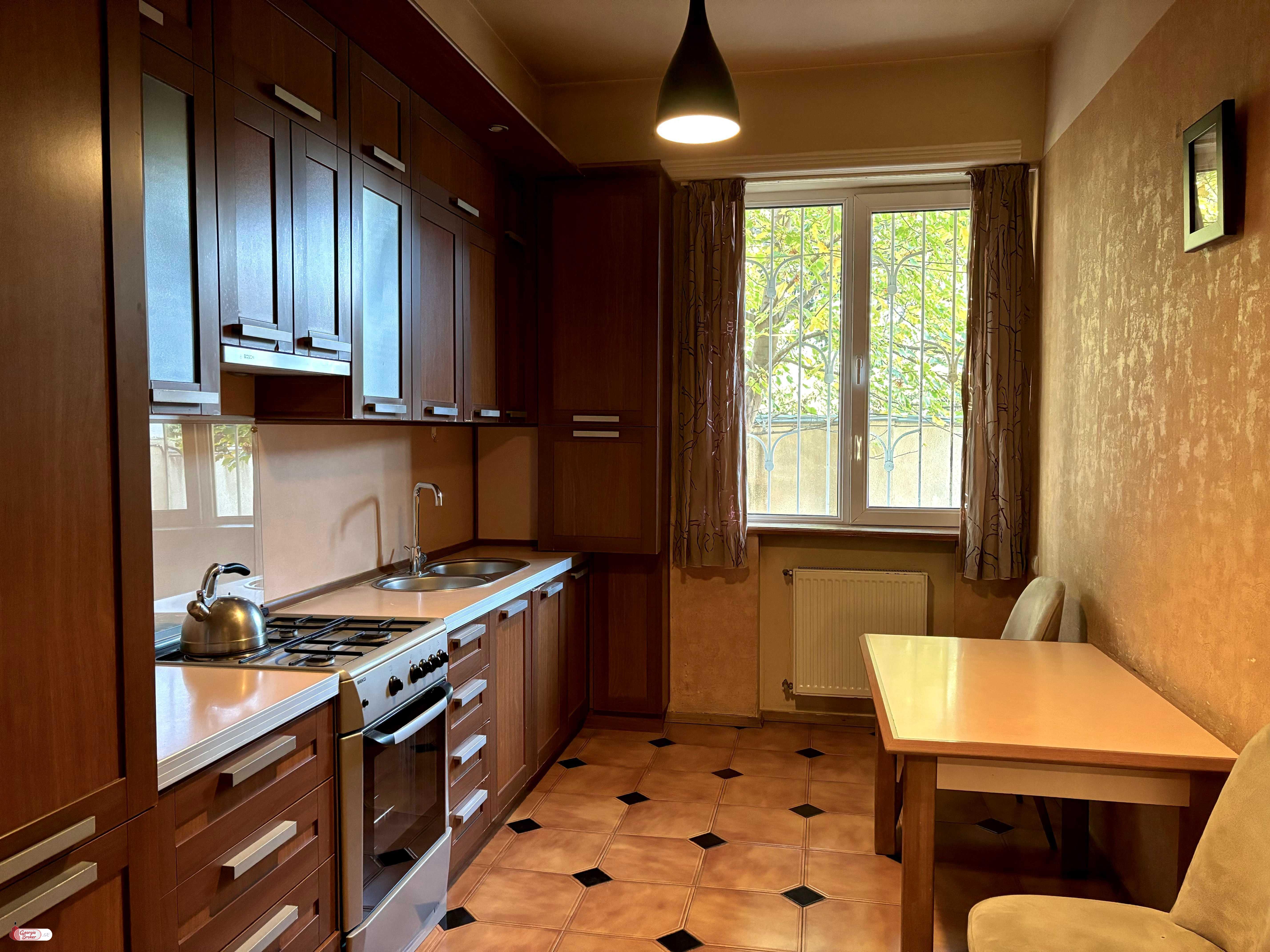 იყიდება ახალი გარემონტებული 4 ოთახიანი ბინა