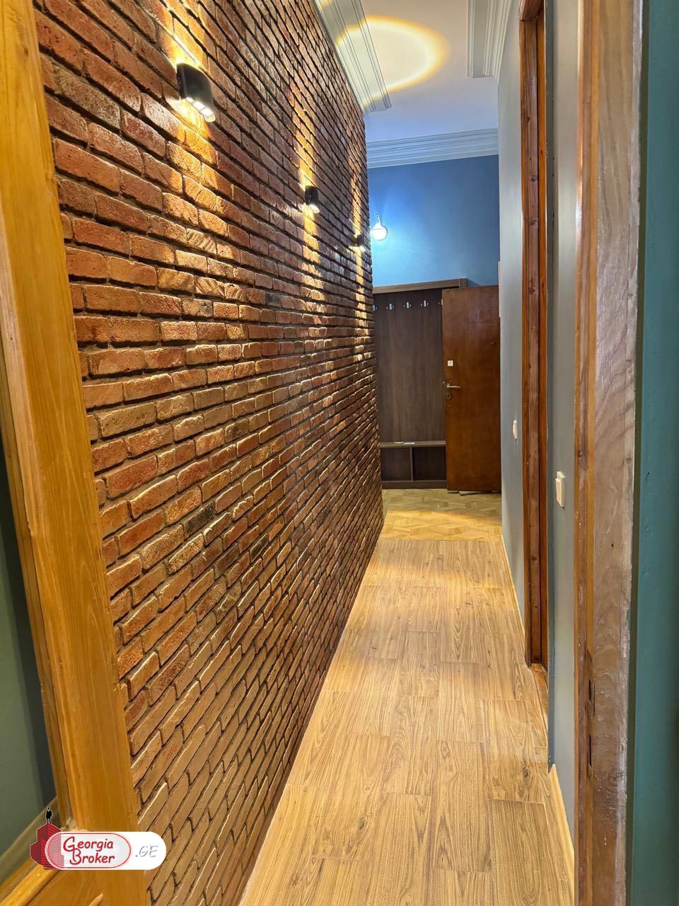 продается квартира с новым ремонтом 5-комнат