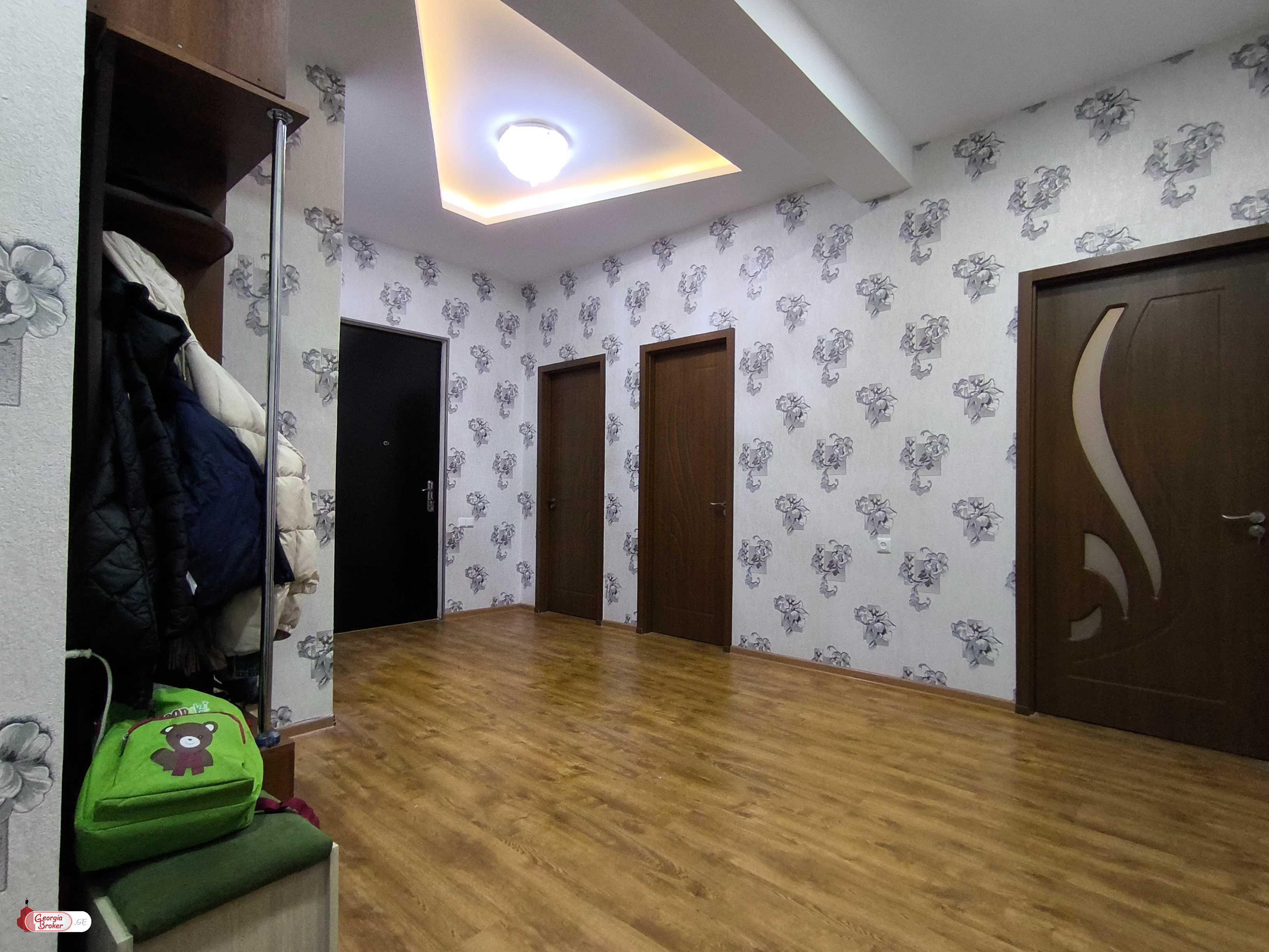 იყიდება ახალი გარემონტებული 3 ოთახიანი ბინა