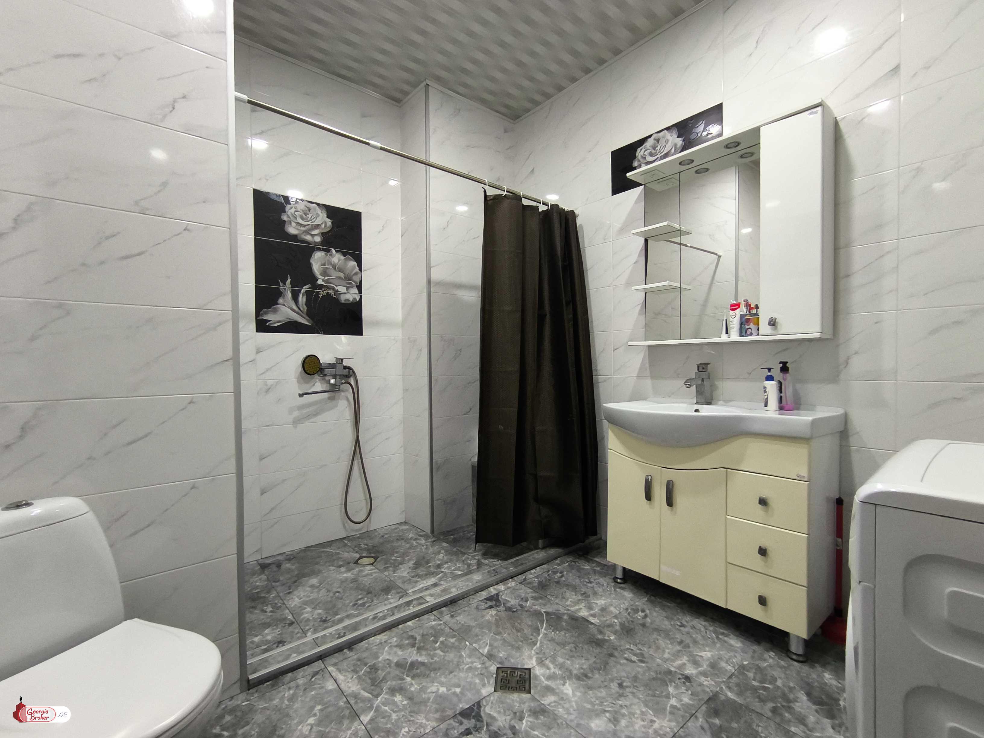 იყიდება ახალი გარემონტებული 3 ოთახიანი ბინა