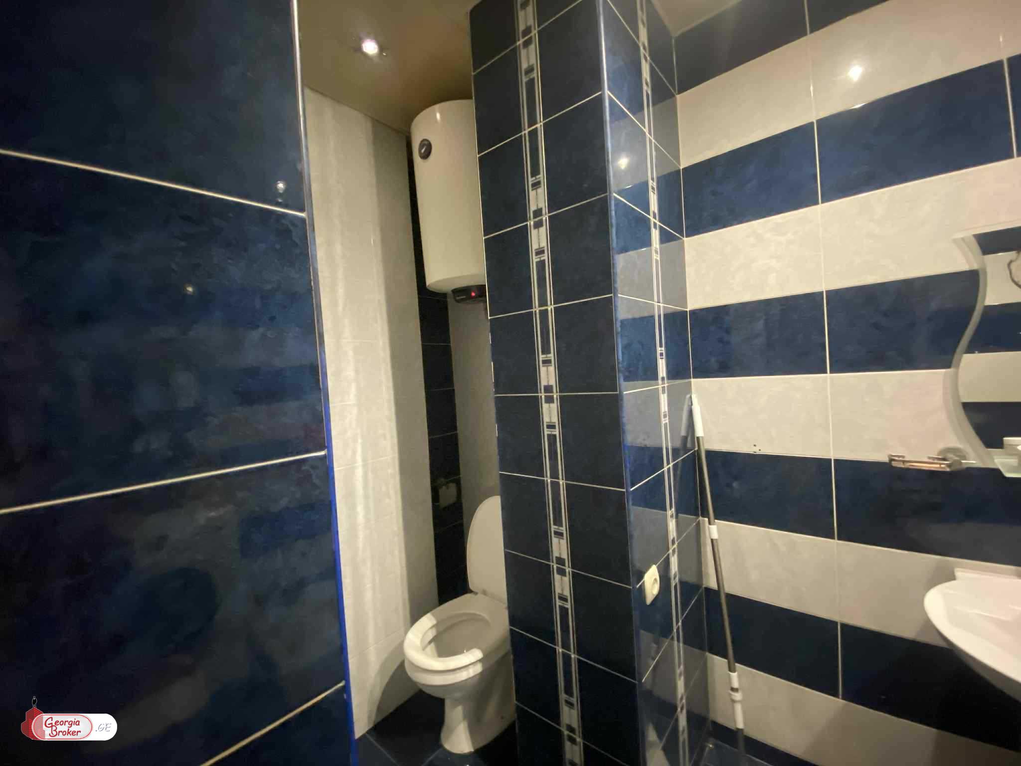 продается квартира с новым ремонтом 4-комнаты