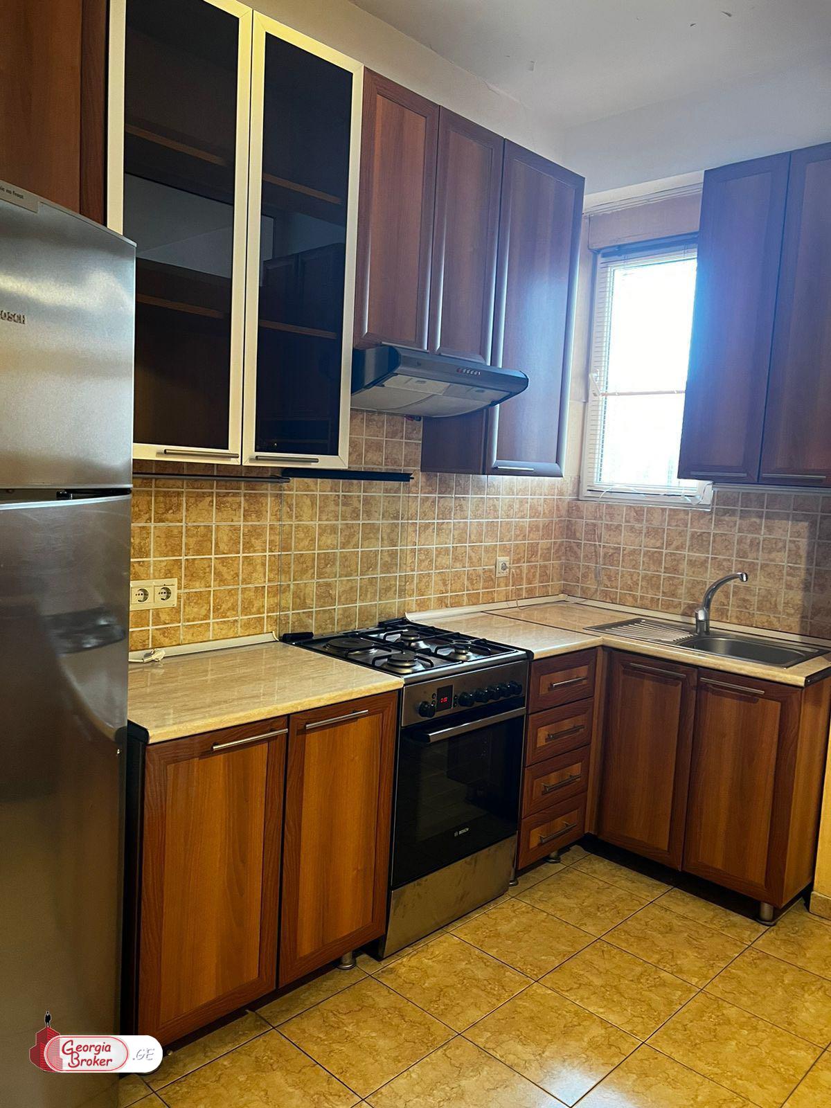 продается квартира с новым ремонтом 4-комнаты