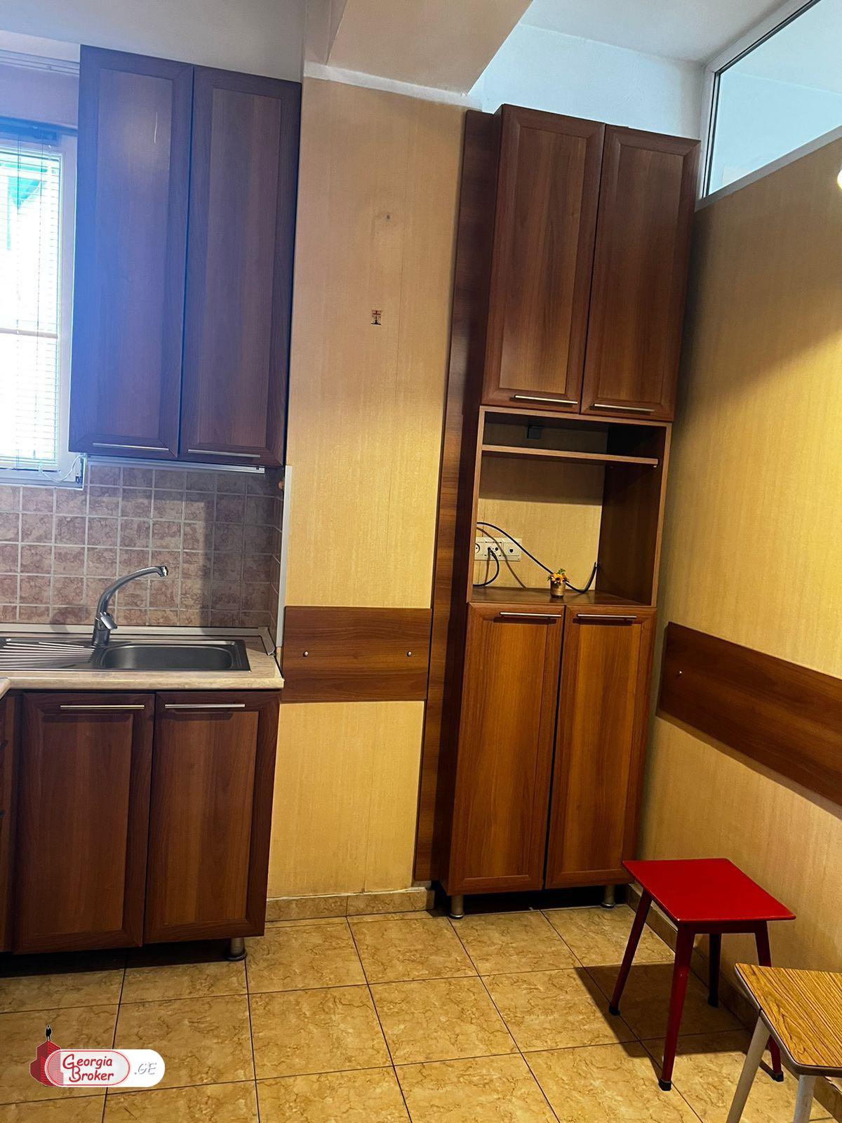 продается квартира с новым ремонтом 4-комнаты