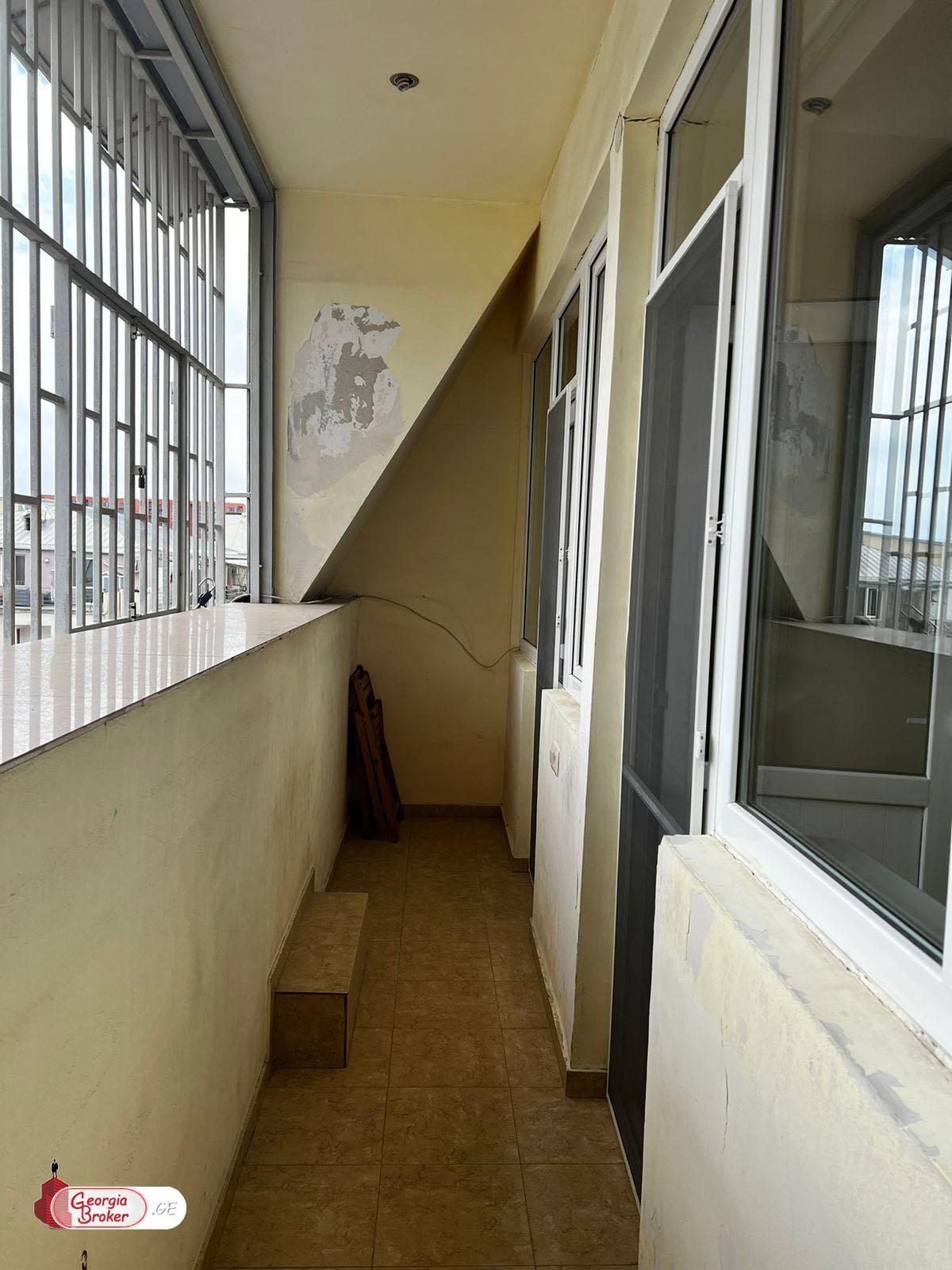 продается квартира с новым ремонтом 4-комнаты