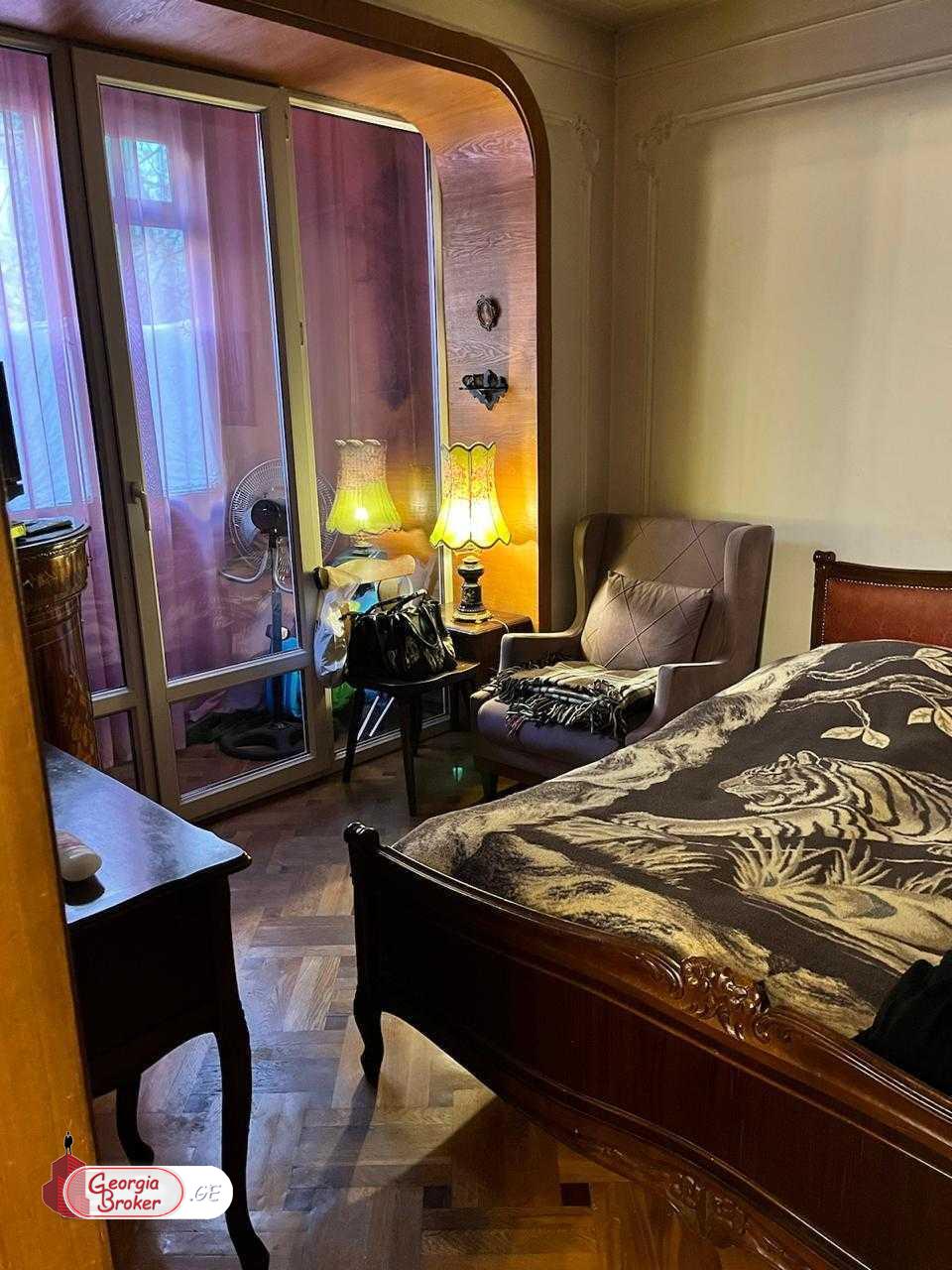 продается квартира с новым ремонтом 3-комнаты