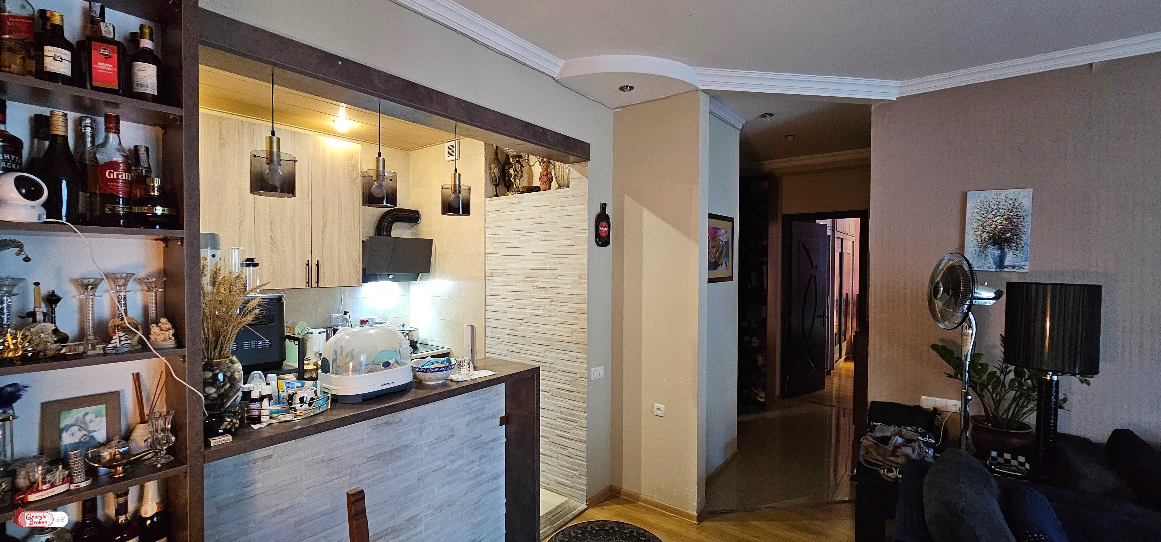 продается квартира с новым ремонтом 3-комнаты