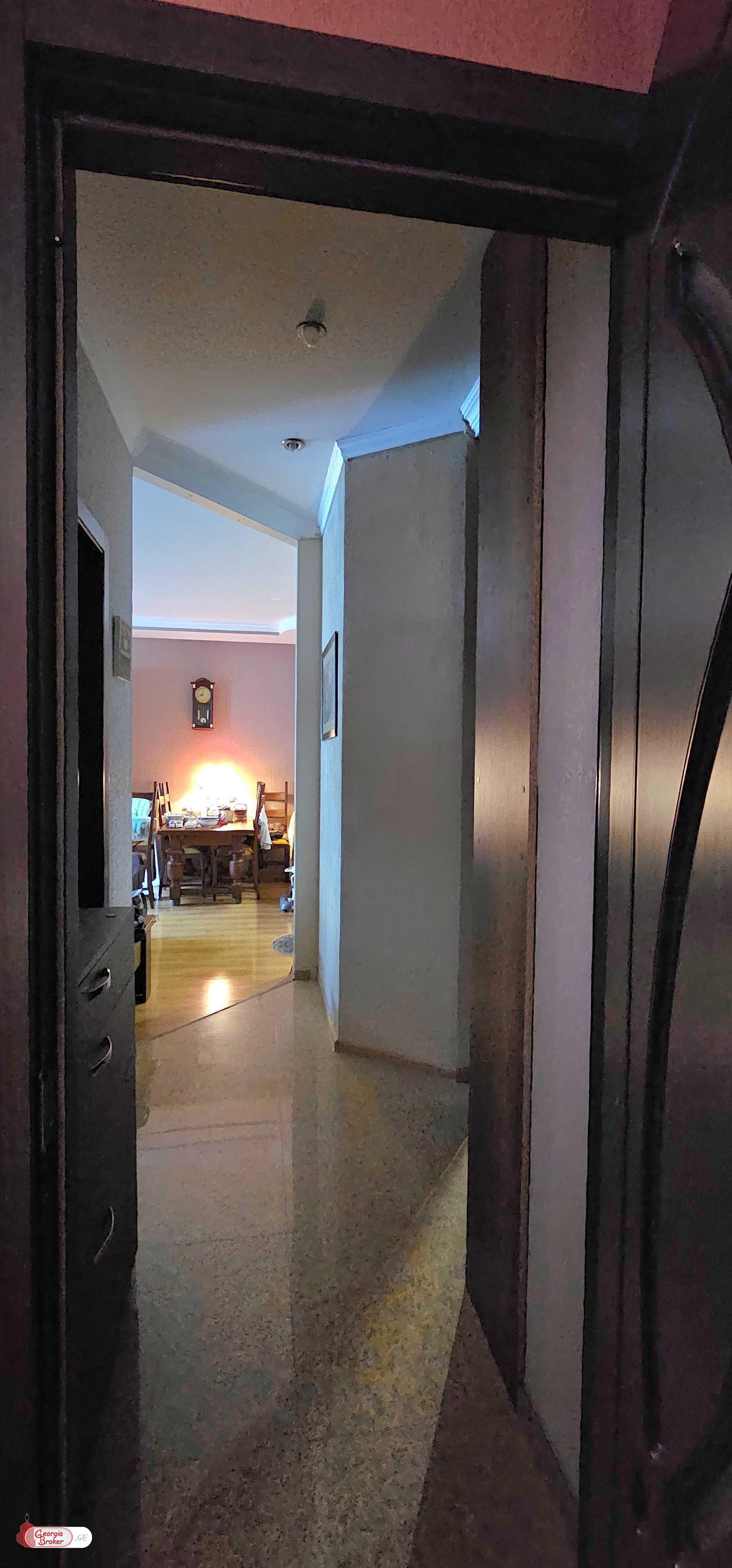 продается квартира с новым ремонтом 3-комнаты