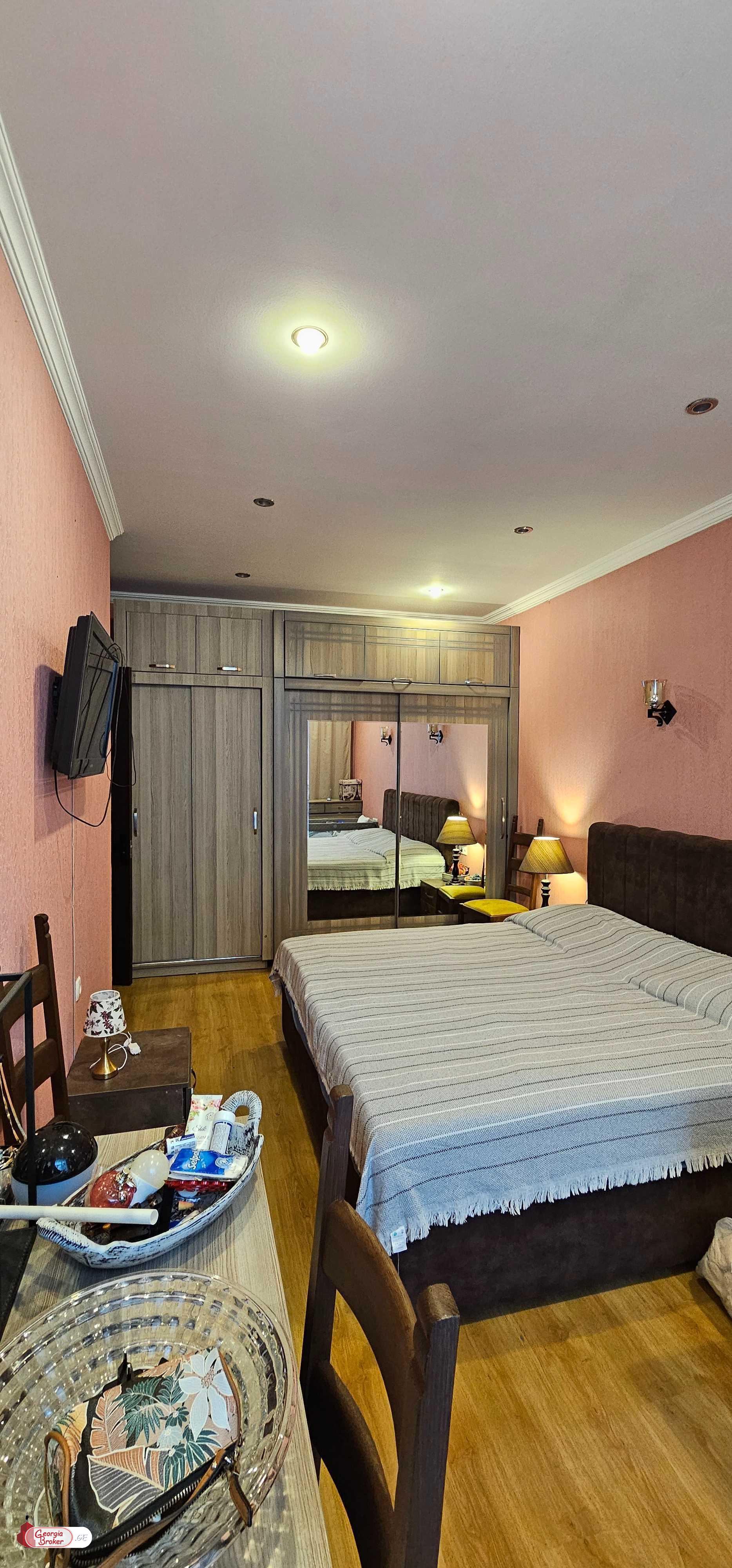 продается квартира с новым ремонтом 3-комнаты