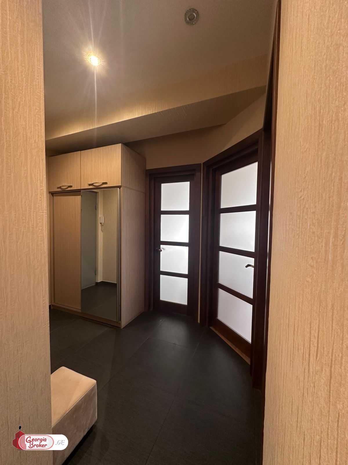 продается квартира с новым ремонтом 4-комнаты