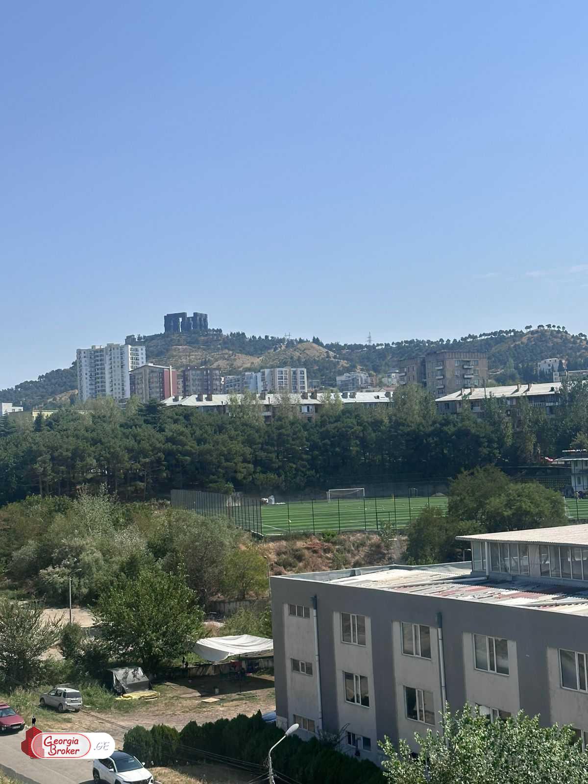 продается квартира с новым ремонтом 4-комнаты