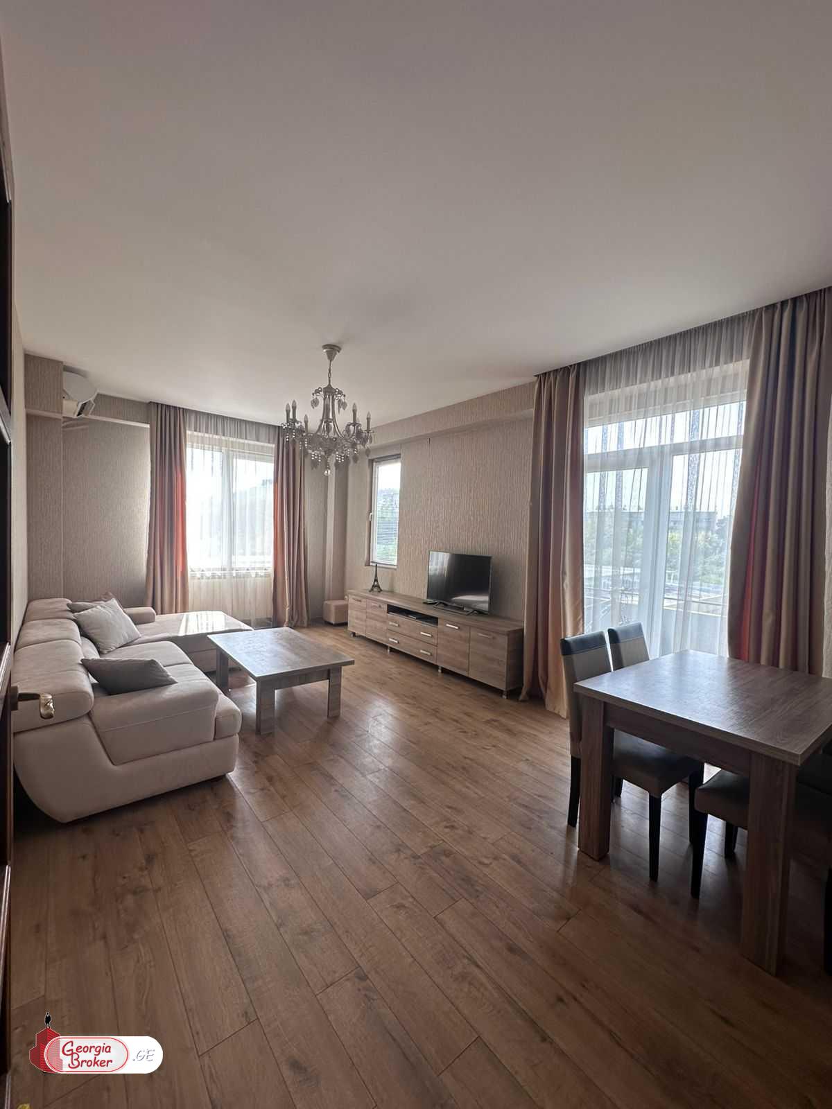 продается квартира с новым ремонтом 4-комнаты