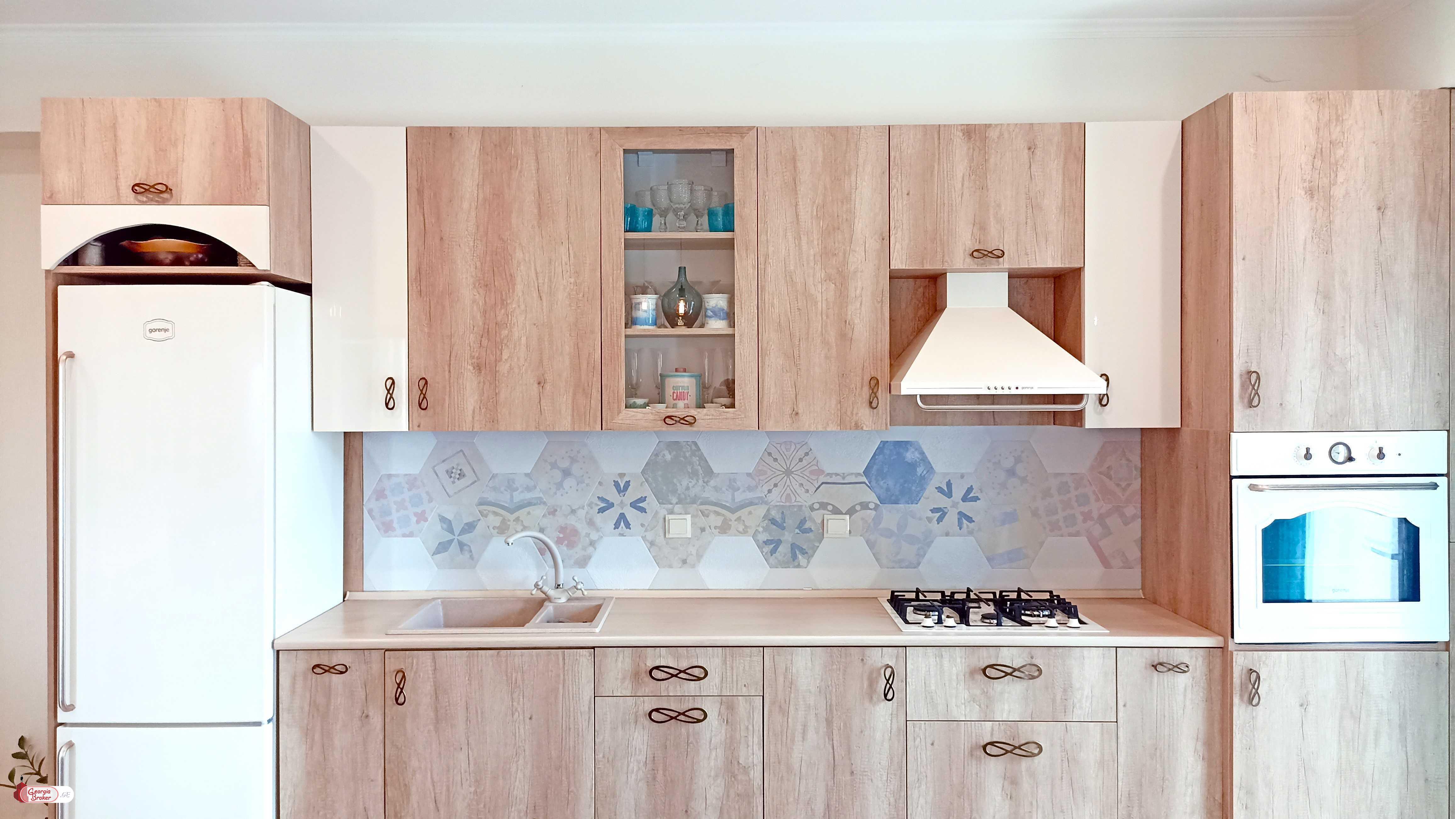 продается квартира с новым ремонтом 3-комнаты