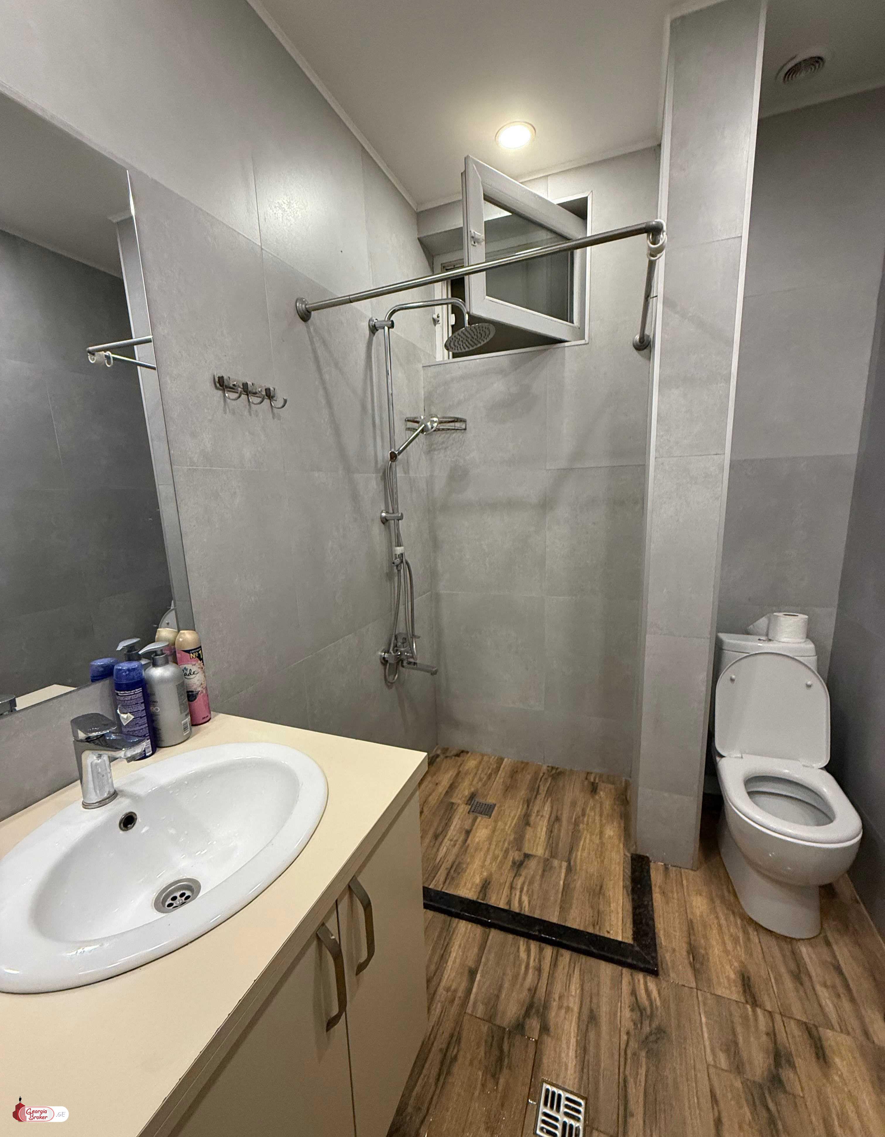 იყიდება ახალი გარემონტებული 3 ოთახიანი ბინა