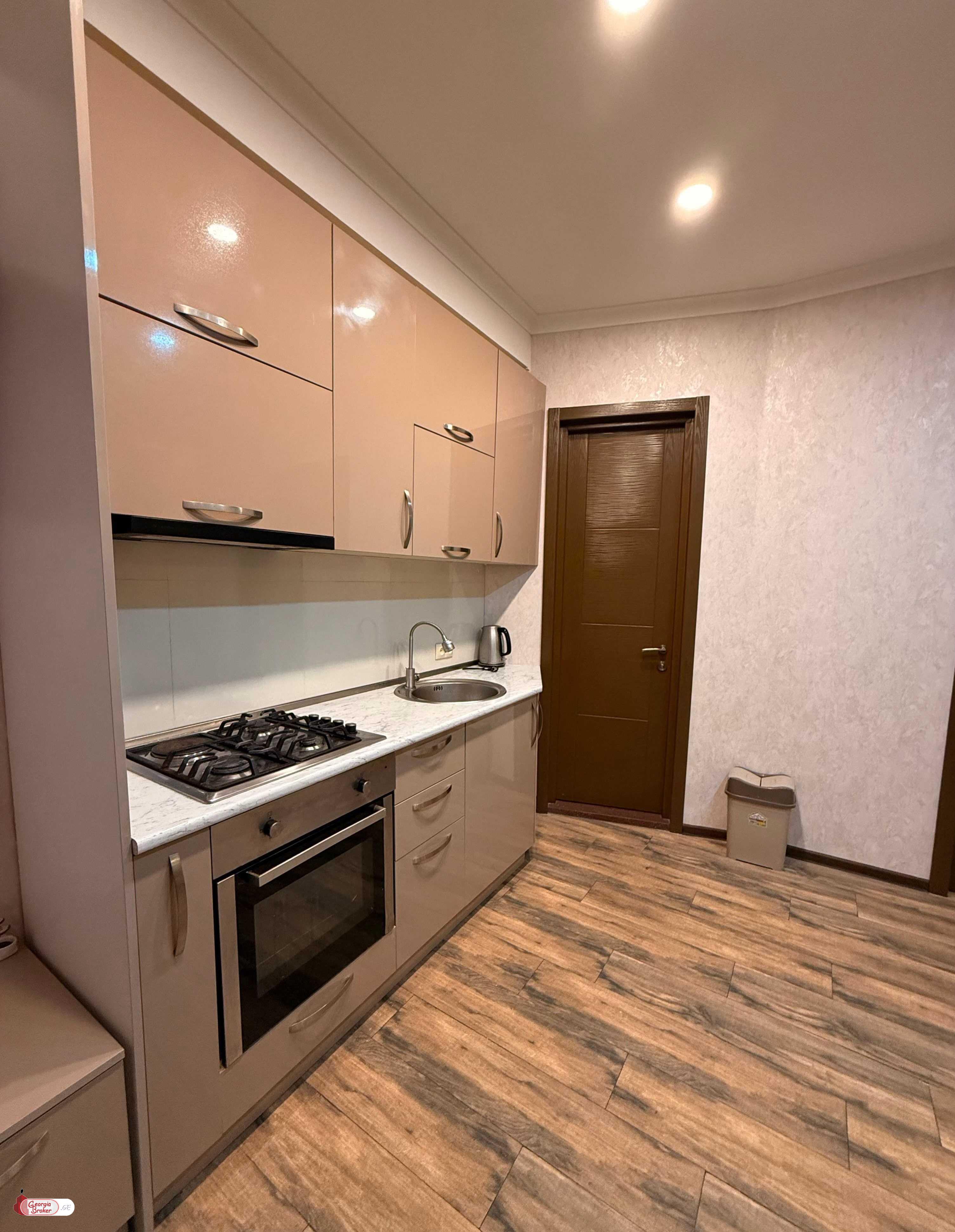 იყიდება ახალი გარემონტებული 3 ოთახიანი ბინა