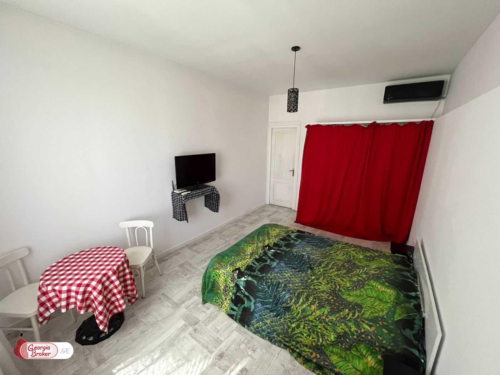 продается квартира с новым ремонтом 4-комнаты