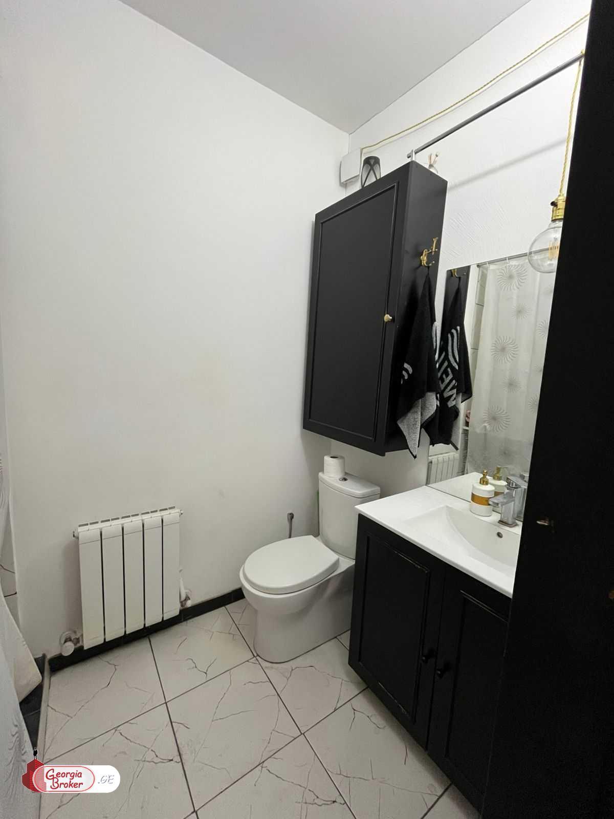 продается квартира с новым ремонтом 4-комнаты