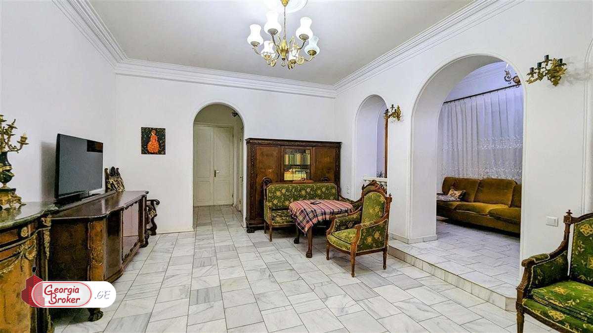 продается квартира с новым ремонтом 6-комнат