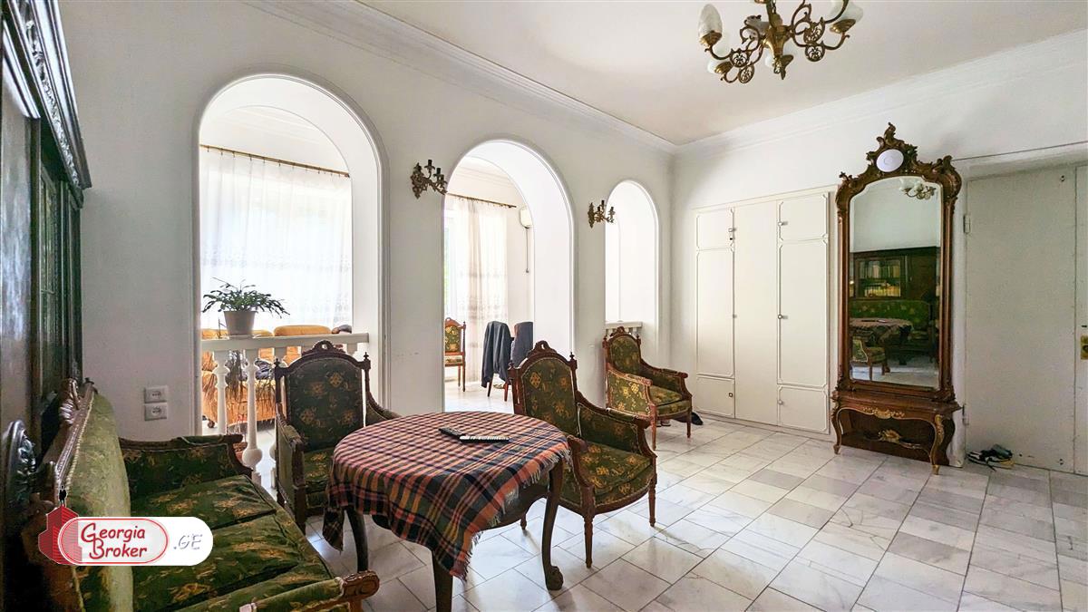 продается квартира с новым ремонтом 6-комнат