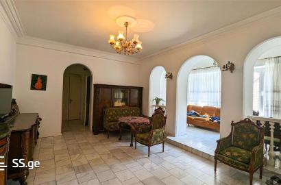 продается квартира с новым ремонтом 6-комнат