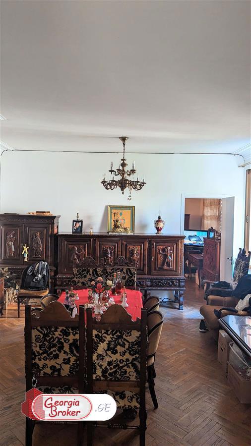 продается квартира с новым ремонтом 6-комнат