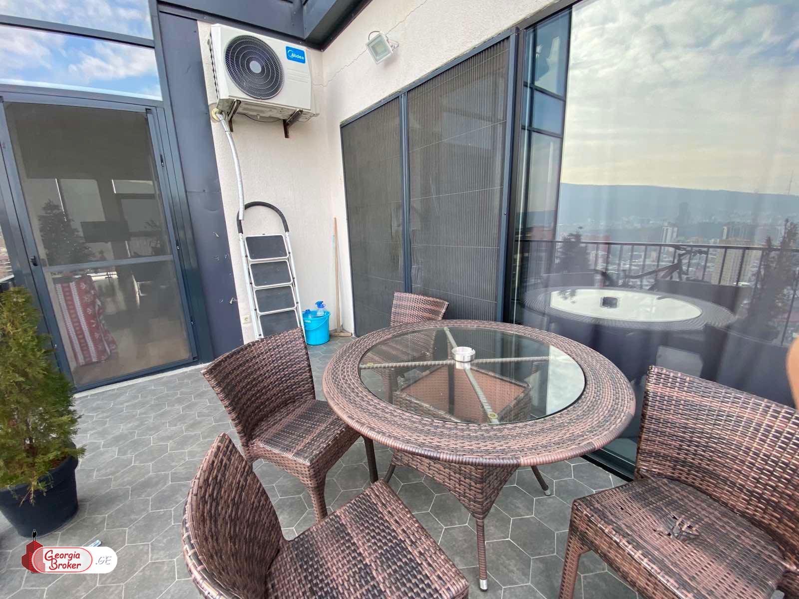 იყიდება ახალი გარემონტებული 4 ოთახიანი ბინა