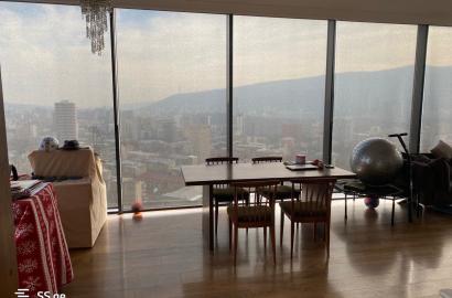 продается квартира с новым ремонтом 4-комнаты