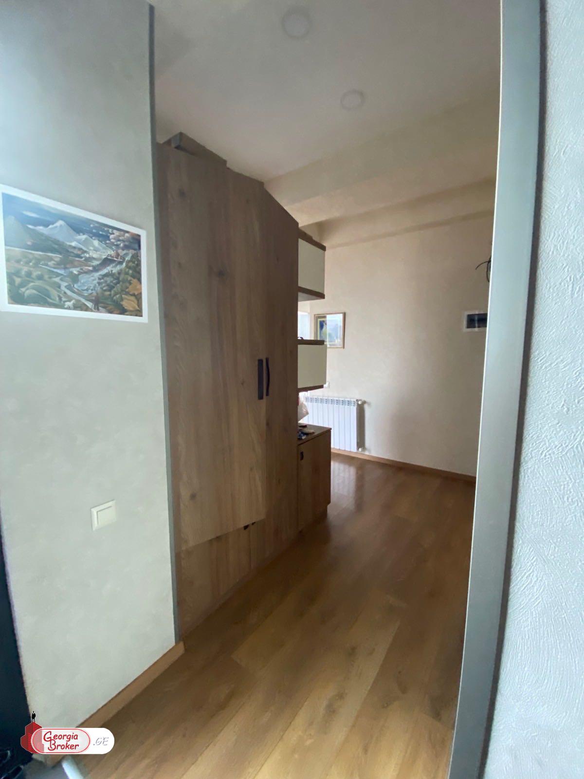 იყიდება ახალი გარემონტებული 4 ოთახიანი ბინა