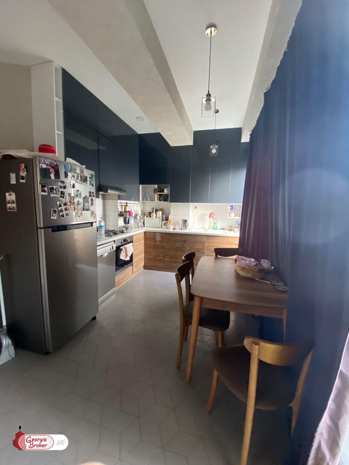 იყიდება ახალი გარემონტებული 4 ოთახიანი ბინა