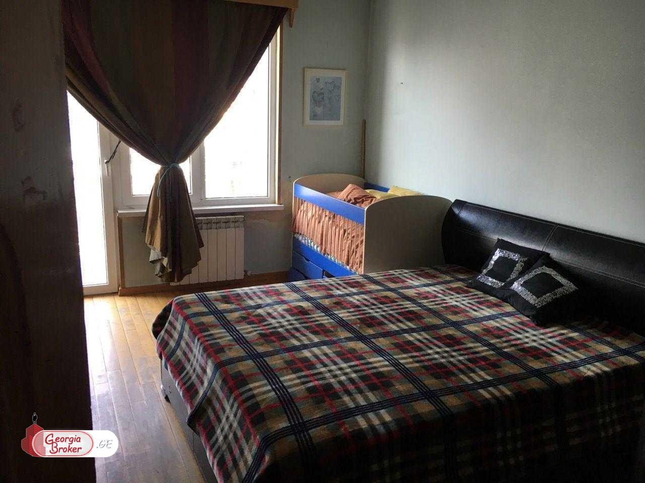 იყიდება ახალი გარემონტებული 7 ოთახიანი ბინა