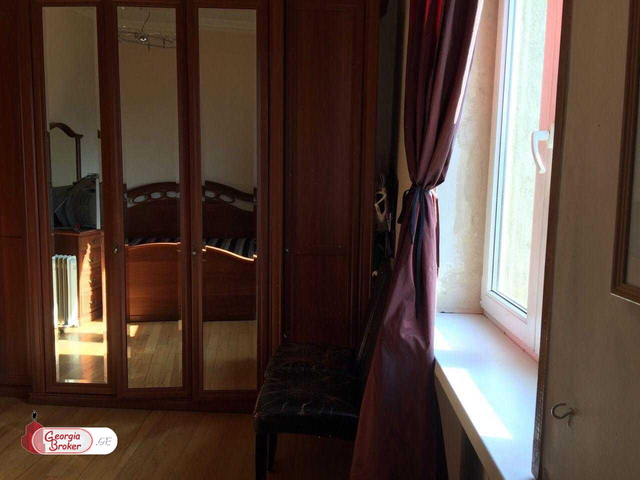 იყიდება ახალი გარემონტებული 7 ოთახიანი ბინა