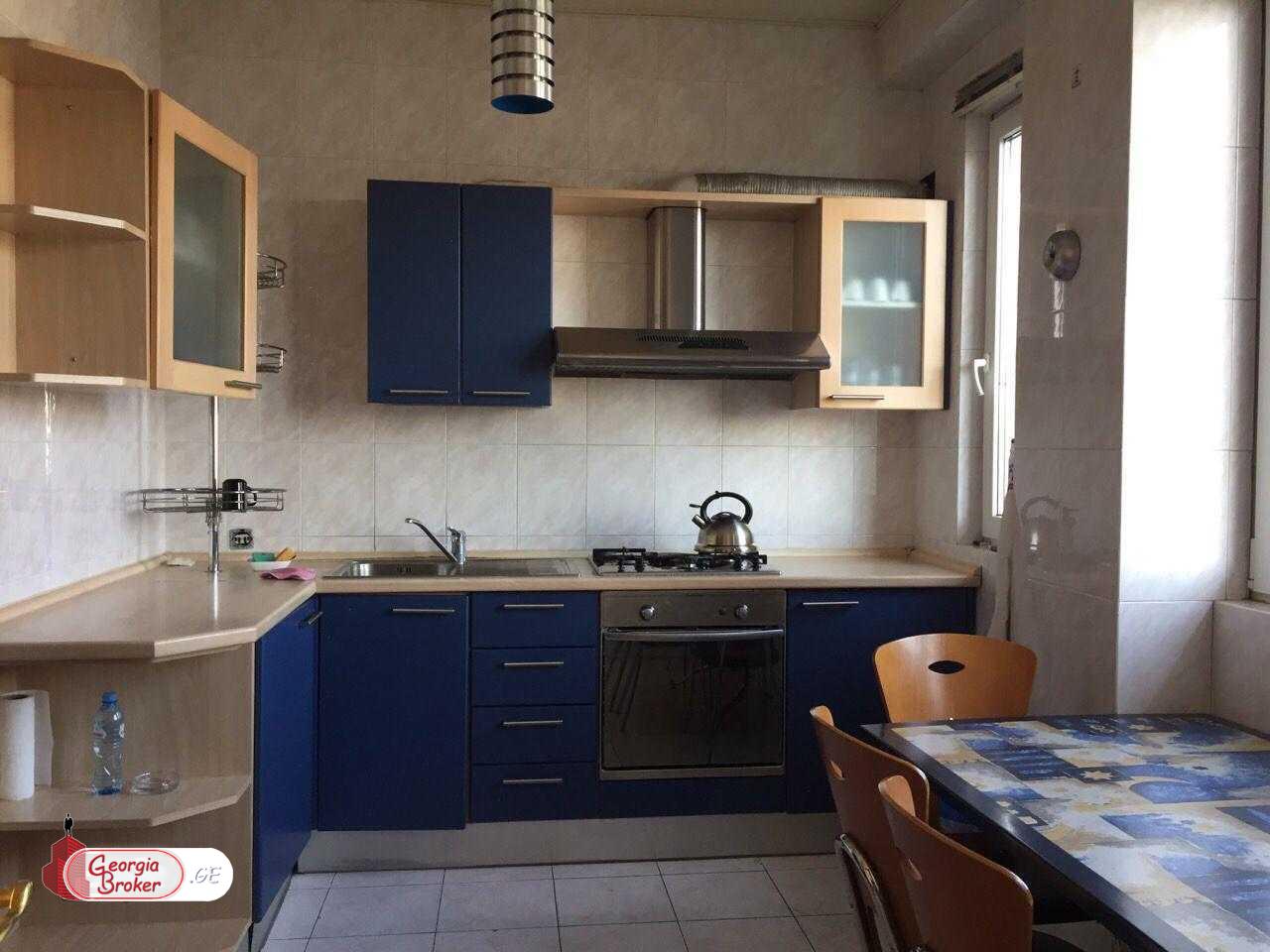 იყიდება ახალი გარემონტებული 7 ოთახიანი ბინა