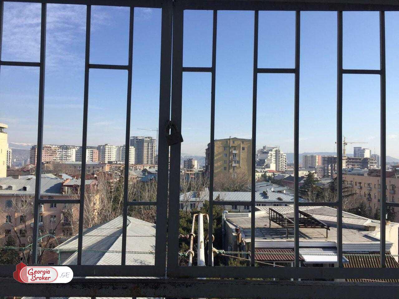 იყიდება ახალი გარემონტებული 7 ოთახიანი ბინა