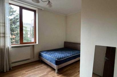 იყიდება ახალი გარემონტებული 6 ოთახიანი ბინა