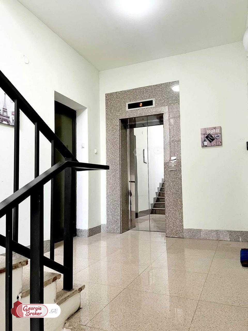 продается квартира с новым ремонтом 6-комнат