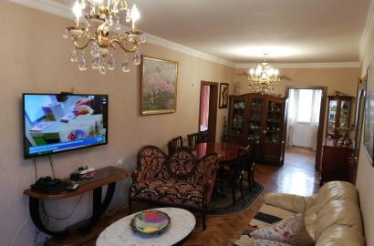 продается квартира с новым ремонтом 5-комнат