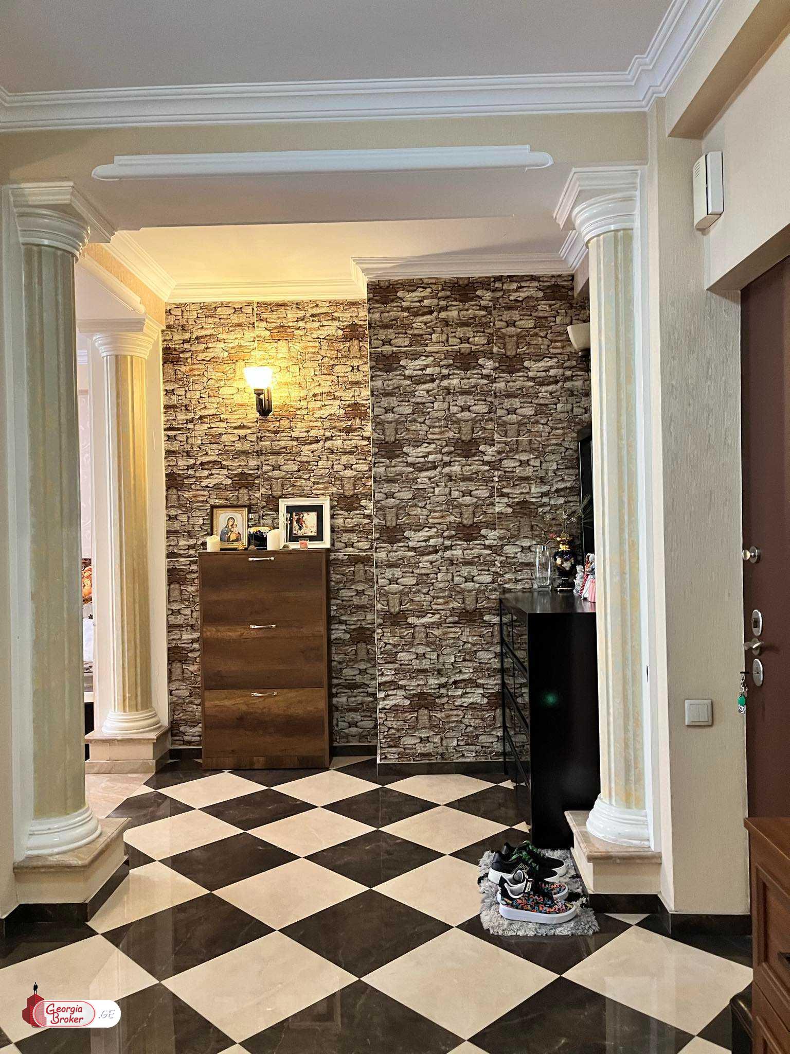 იყიდება ახალი გარემონტებული 3 ოთახიანი ბინა