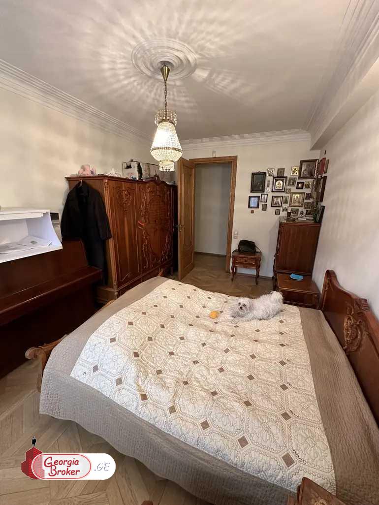 продается квартира с новым ремонтом 4-комнаты