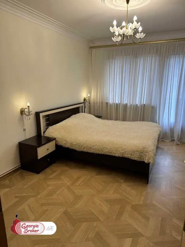 продается квартира с новым ремонтом 4-комнаты