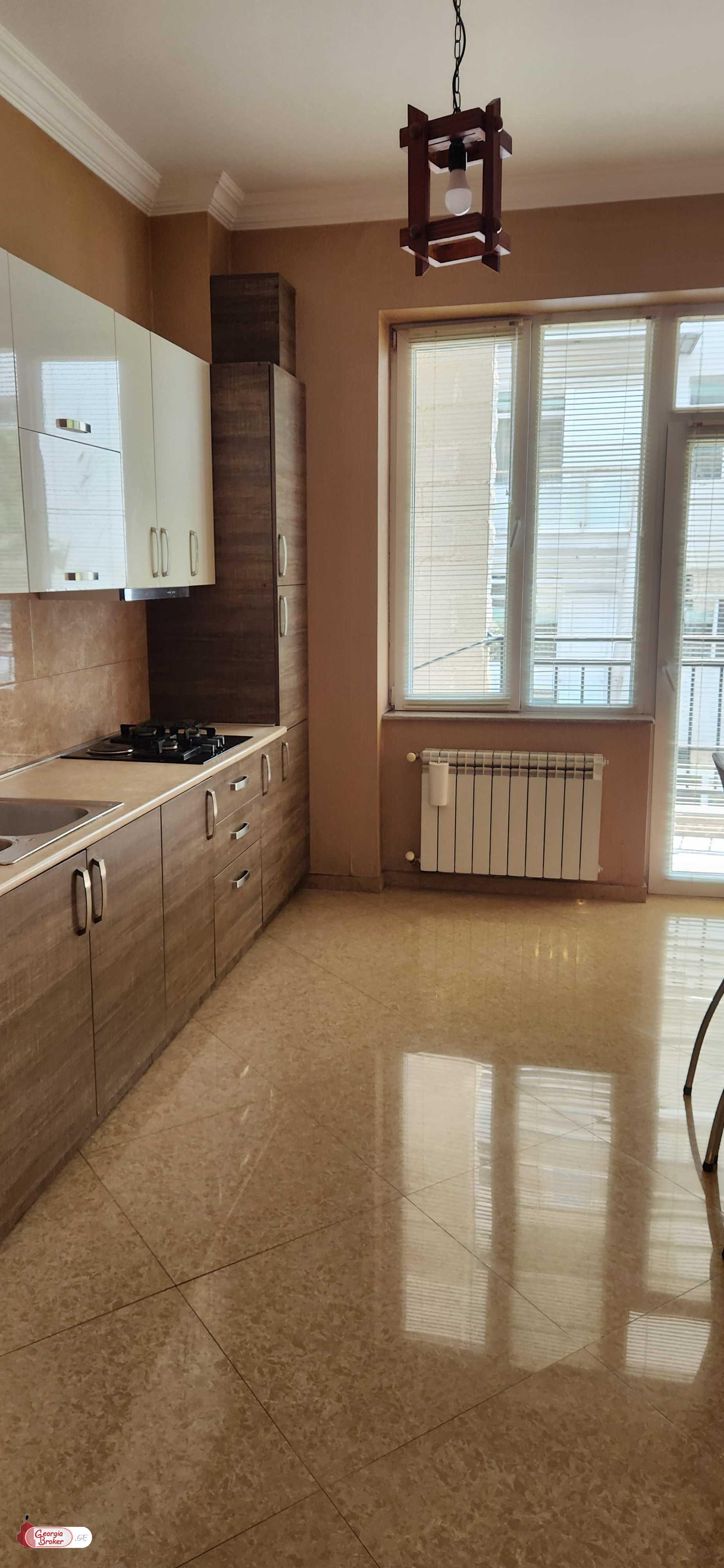 продается квартира с новым ремонтом 4-комнаты