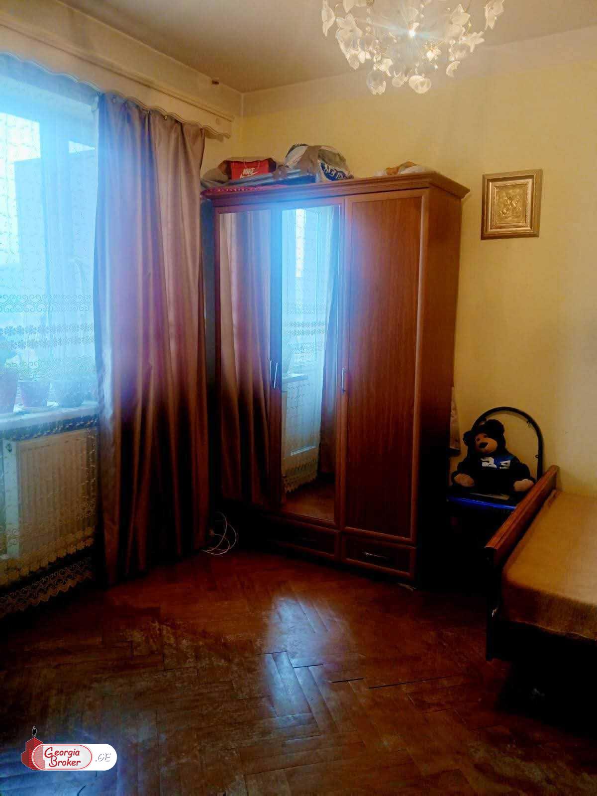 продается квартира с новым ремонтом 3-комнаты