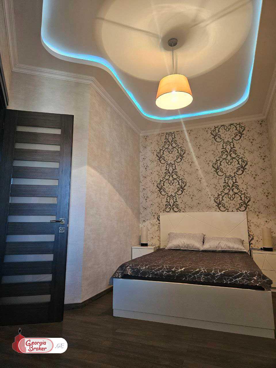 продается квартира с новым ремонтом 3-комнаты