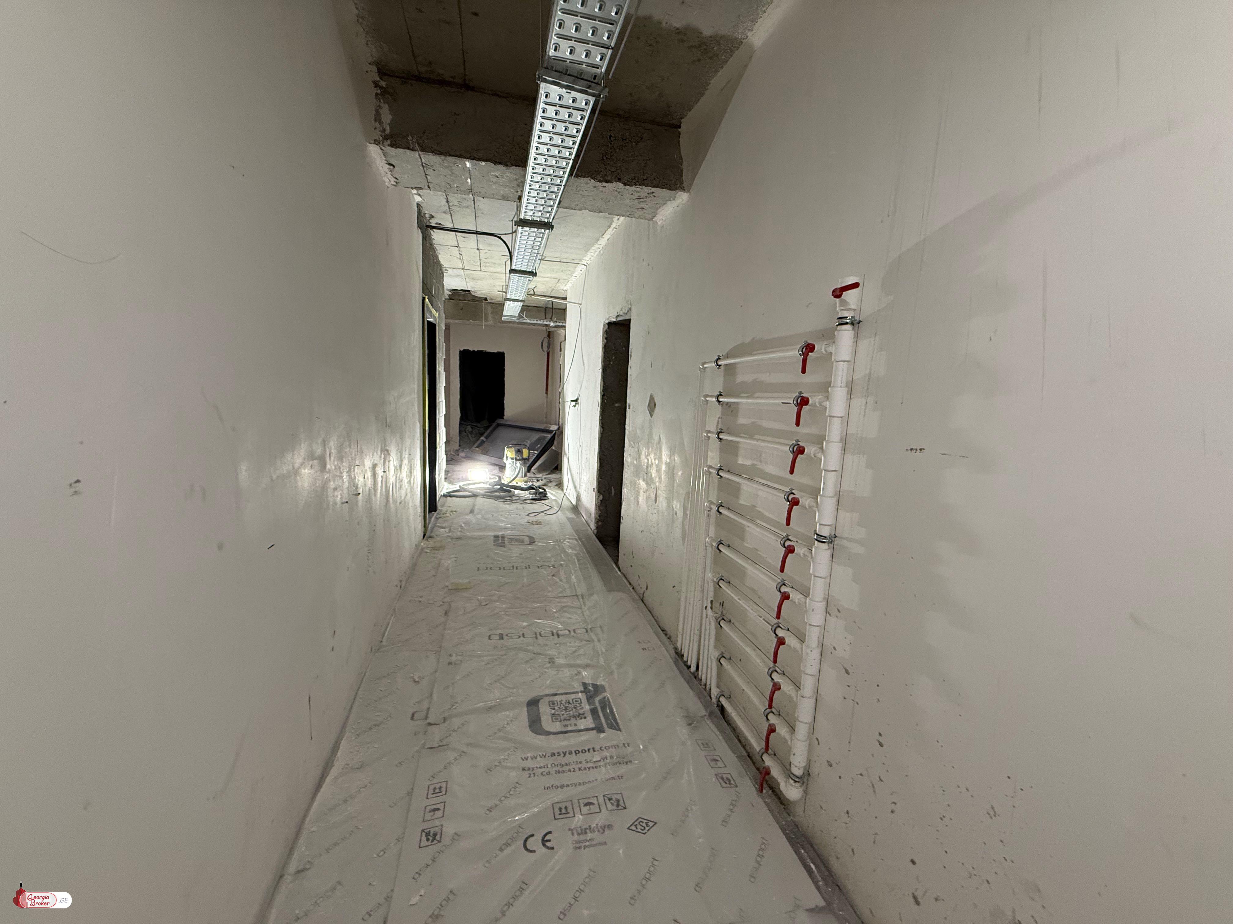 იყიდება ახალი აშენებული 2 ოთახიანი ბინა