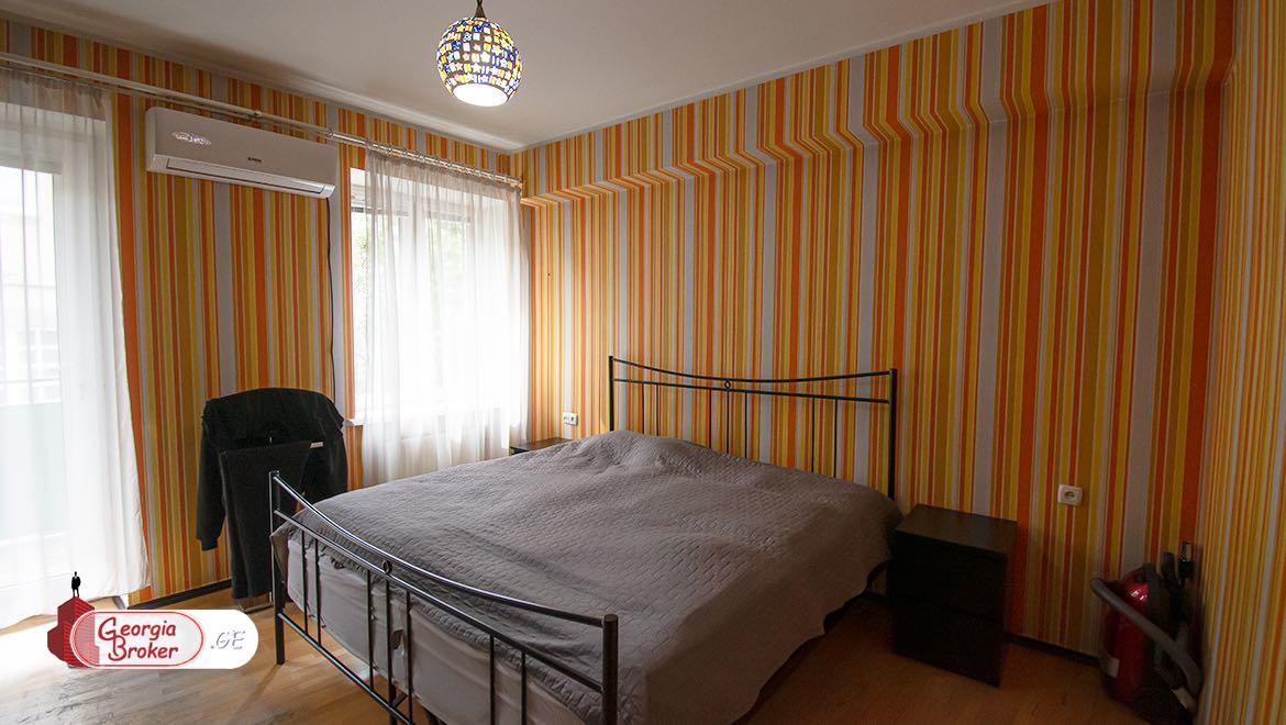 продается квартира с новым ремонтом 3-комнаты