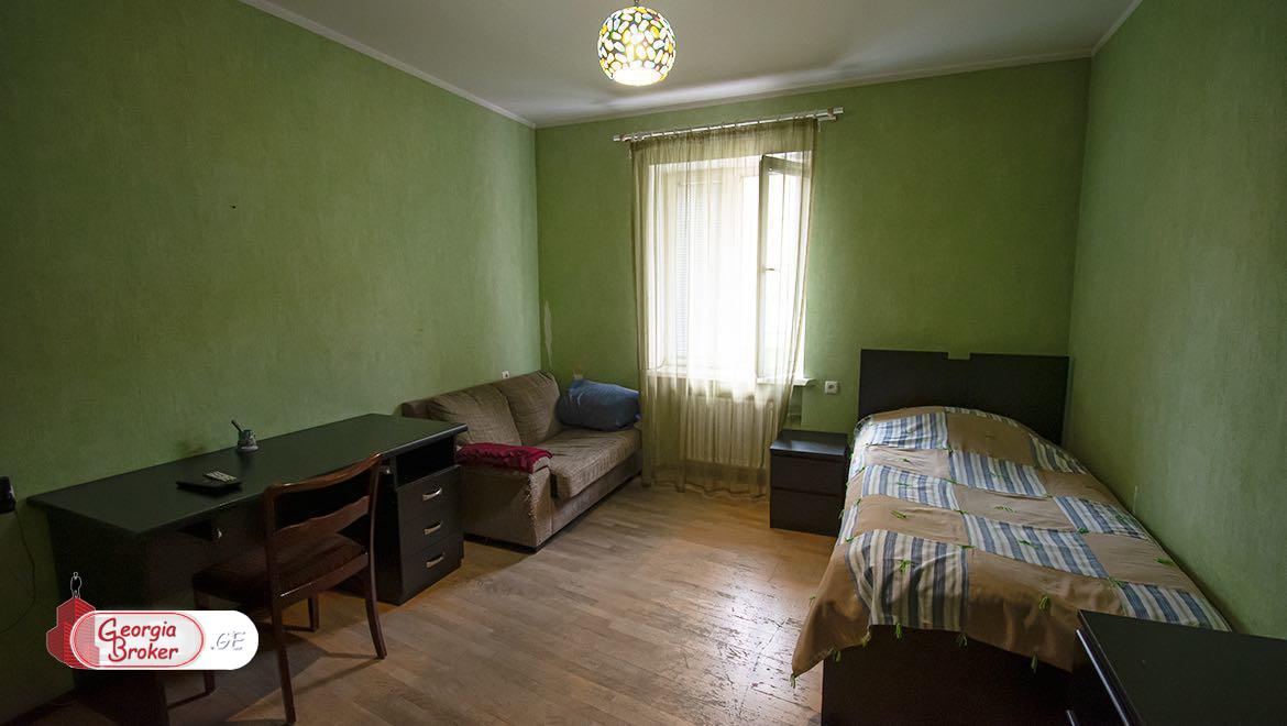 продается квартира с новым ремонтом 3-комнаты